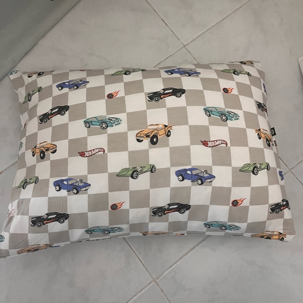 Hot Wheels Checkered Pillowcase kyte baby Including pillow insert